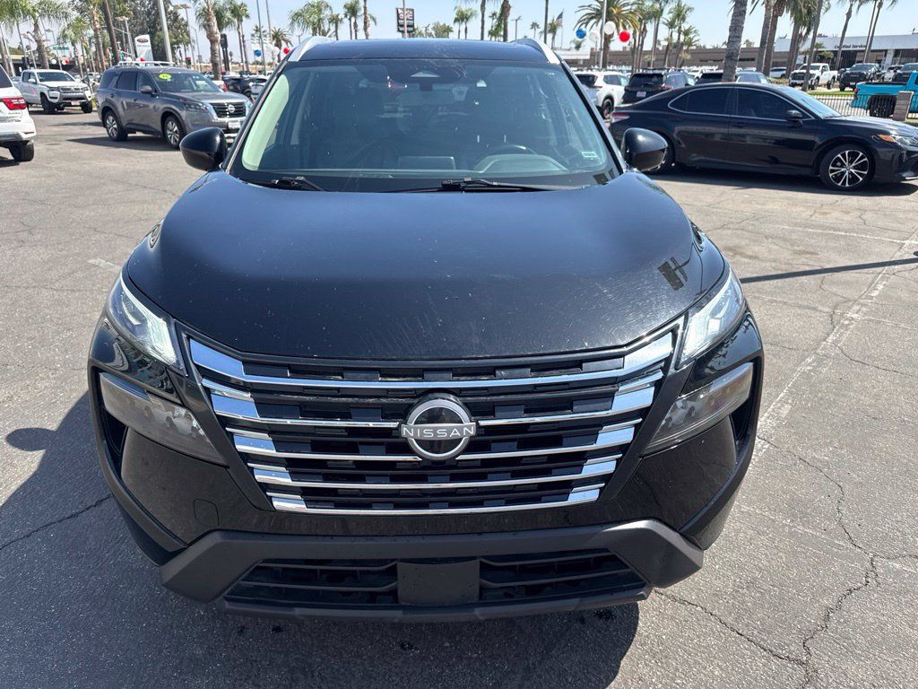 Used 2025 Nissan Rogue SV w/ SV Premium Package FWD image 7