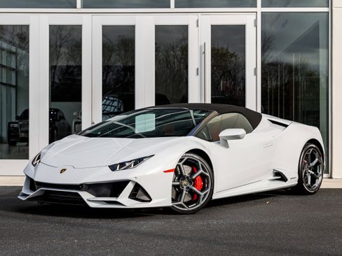 Used 2024 Lamborghini Huracan EVO image 3