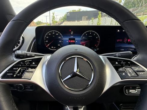 Used 2026 Mercedes-Benz GLB 250 4MATIC image 26