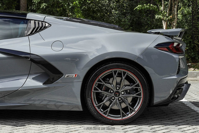 Used 2025 Chevrolet Corvette Stingray Premium Cpe w/ Z51 Performance Package RWD image 5