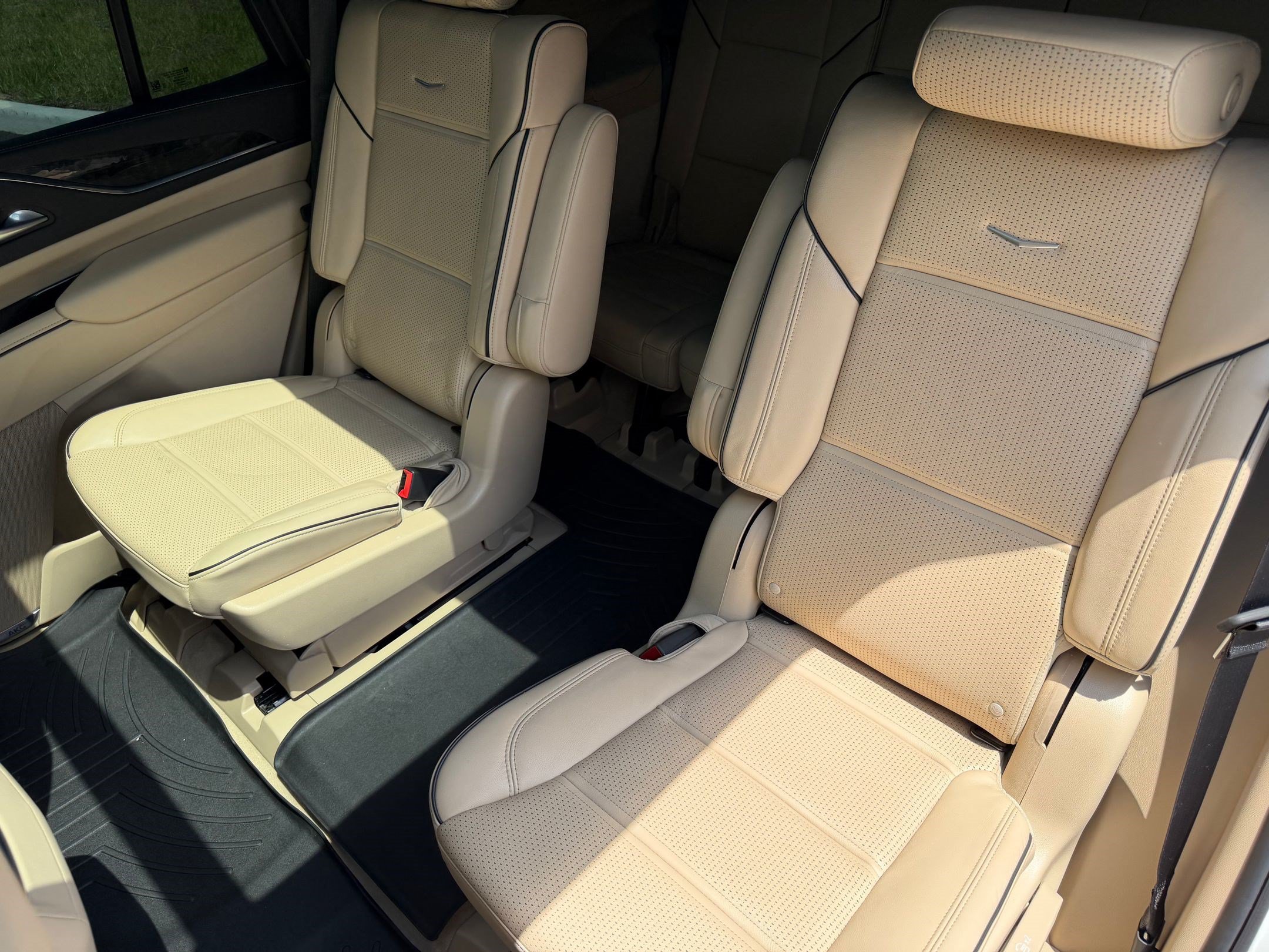 Certified 2024 Cadillac Escalade Premium Luxury w/ Performance Package AWD/4WD image 26