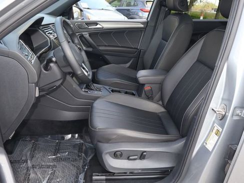 Certified 2022 Volkswagen Tiguan SE R-Line image 11