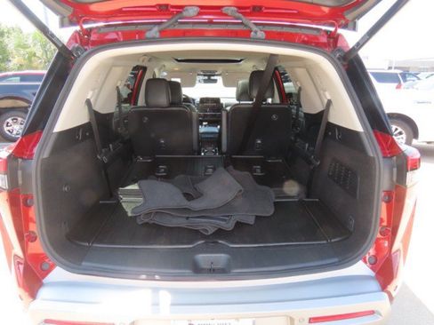 Used 2023 Nissan Pathfinder Platinum FWD image 12