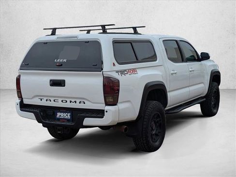 Used 2017 Toyota Tacoma TRD Off-Road AWD/4WD image 5
