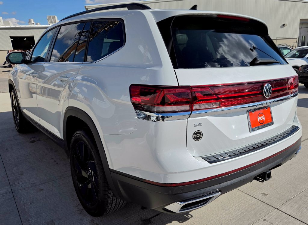 Certified 2026 Volkswagen Atlas SE FWD image 7
