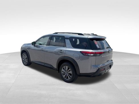 Used 2024 Nissan Pathfinder SV AWD/4WD image 4