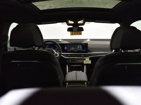 New 2026 BMW X6 xDrive40i w/ Climate Comfort Package image 18