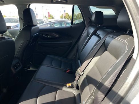 Used 2024 GMC Terrain SLT image 21