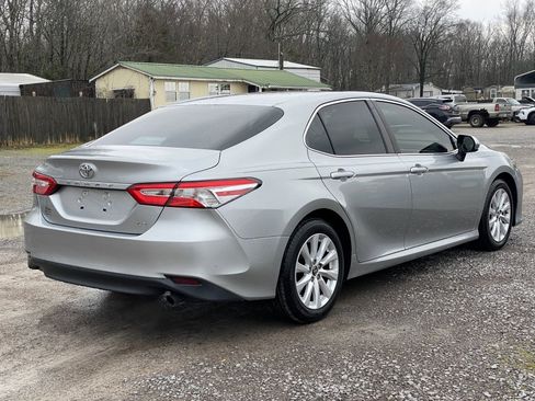Used 2018 Toyota Camry LE image 5