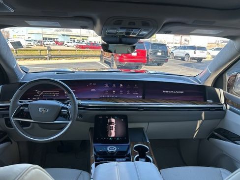 Used 2025 Cadillac Escalade Sport Platinum w/ LPO, ONYX Package image 8