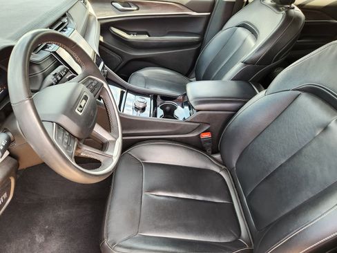 Used 2023 Jeep Grand Cherokee Limited AWD/4WD image 16