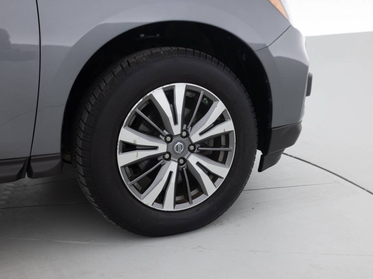 Used 2019 Nissan Pathfinder SL AWD/4WD image 19