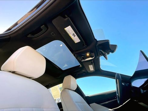 Used 2025 BMW 530i xDrive w/ Premium Package image 14