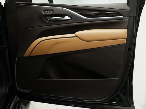 Used 2021 Cadillac Escalade ESV Premium Luxury image 17