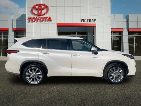 Used 2020 Toyota Highlander Limited AWD/4WD image 2