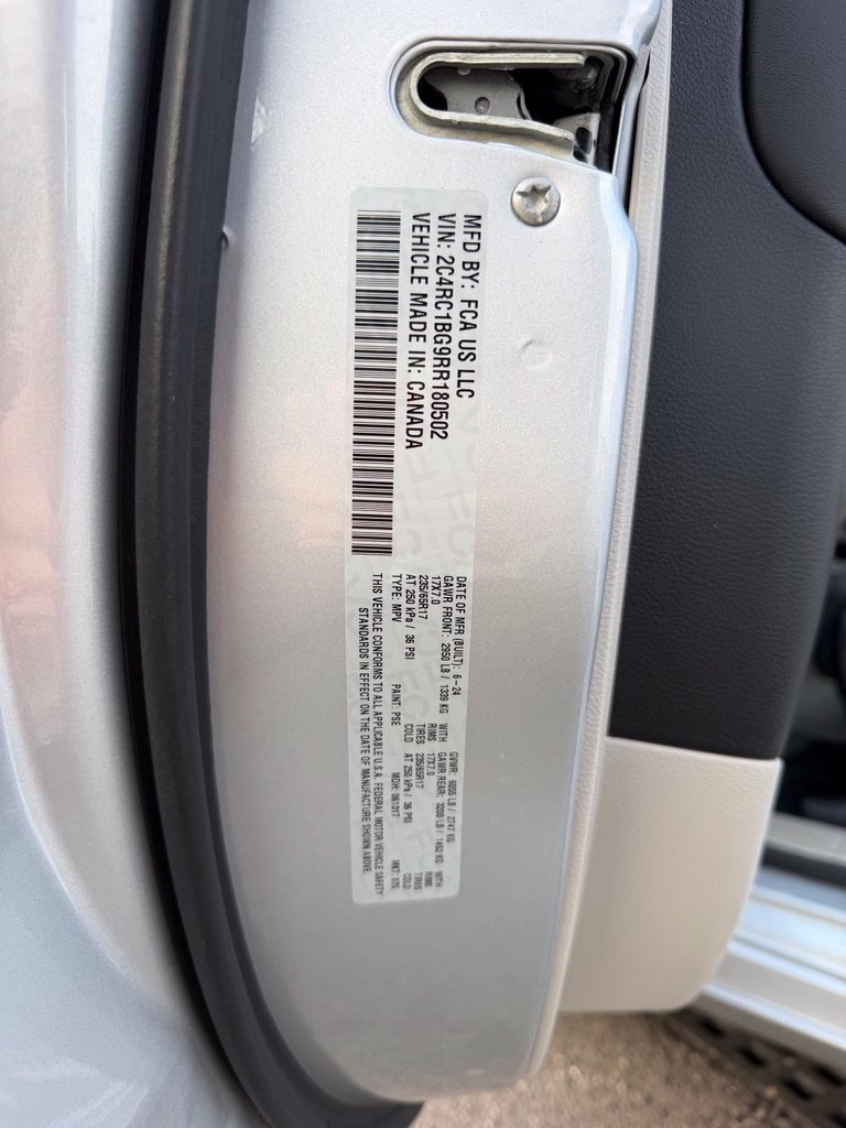 Used 2024 Chrysler Pacifica Touring-L FWD image 20