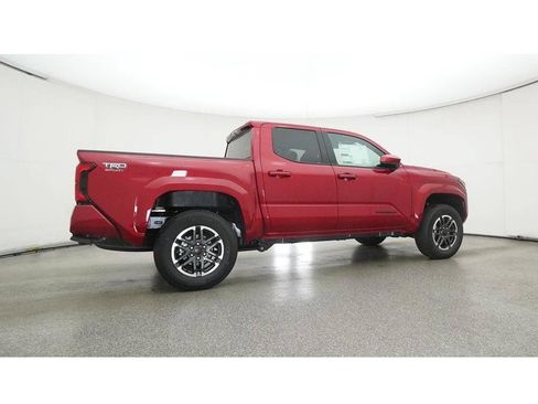 Used 2025 Toyota Tacoma TRD Sport AWD/4WD image 32