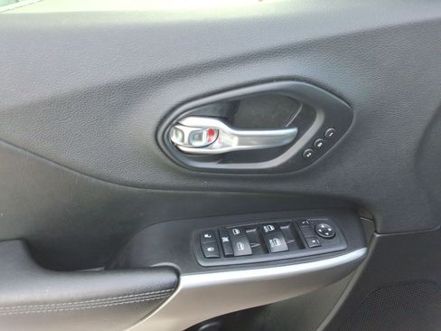 Used 2019 Jeep Cherokee High Altitude AWD/4WD image 21