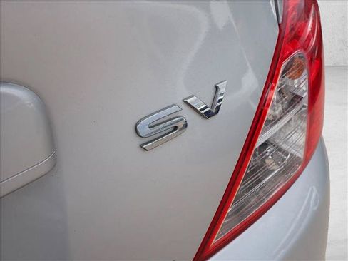 Used 2016 Nissan Versa SV FWD image 3