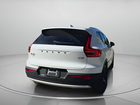 Used 2023 Volvo XC40 B5 Plus image 26