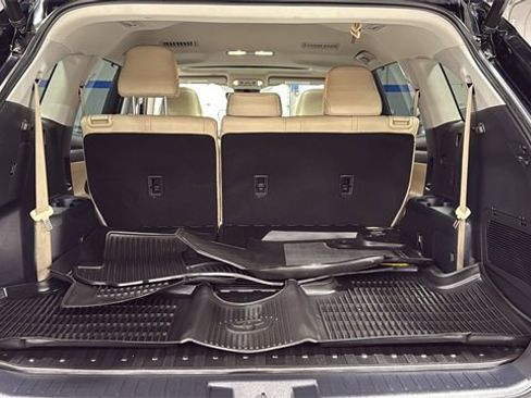 Used 2022 Toyota Highlander XLE image 17