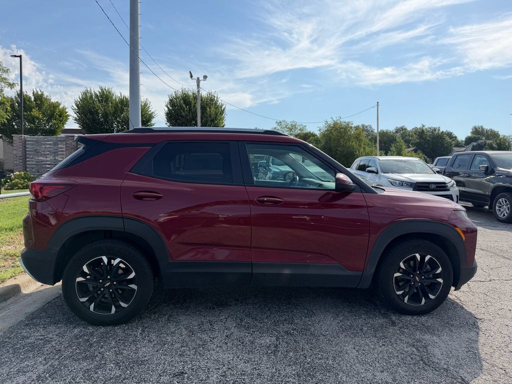 Used 2022 Chevrolet TrailBlazer LT w/ Convenience Package FWD image 2