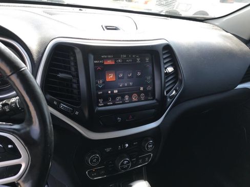 Used 2018 Jeep Cherokee Trailhawk w/ Quick Order Package 27L AWD/4WD image 32