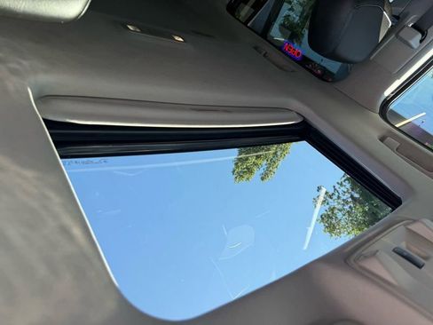 Used 2019 Cadillac Escalade ESV Luxury image 19