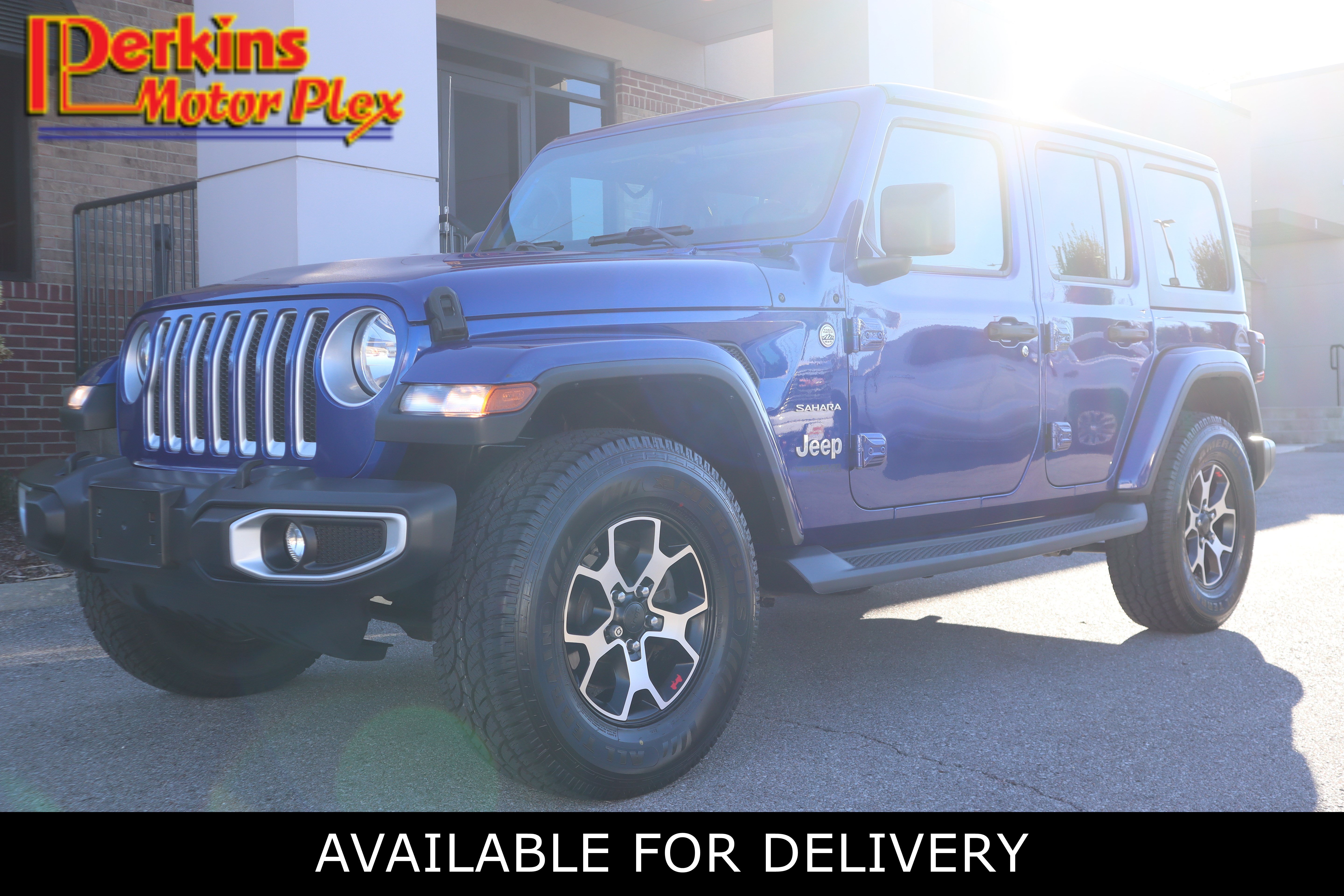Used 2018 Jeep Wrangler Unlimited Sahara w/ Dual Top Group AWD/4WD image 1