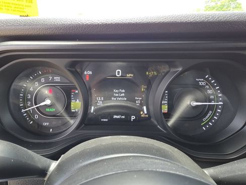 Used 2024 Jeep Wrangler Unlimited AWD/4WD image 27