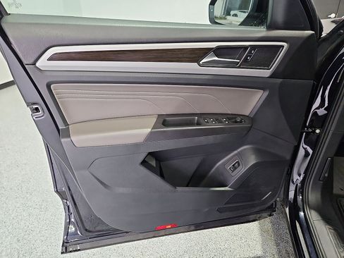 Certified 2023 Volkswagen Atlas SE w/ Black Wheel Package FWD image 15