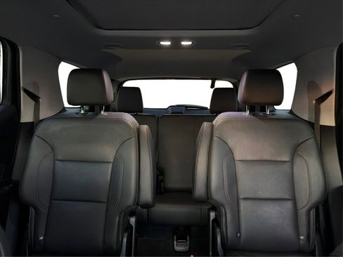 Used 2021 Chevrolet Traverse Premier w/ Redline Edition FWD image 15