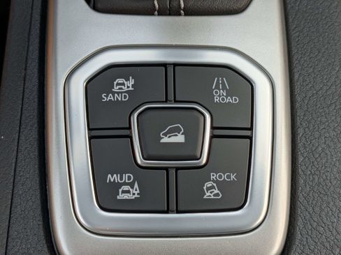 New 2026 Nissan Frontier SV w/ SV Convenience Package AWD/4WD image 19