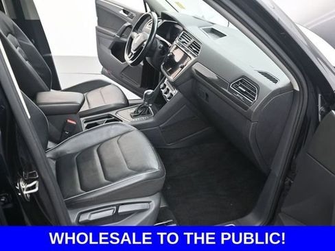 Used 2018 Volkswagen Tiguan SEL Premium FWD image 16