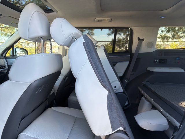 Used 2025 Hyundai Santa Fe Calligraphy AWD/4WD image 17