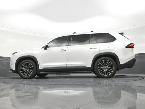 Used 2024 Toyota Grand Highlander AWD Hybrid image 25