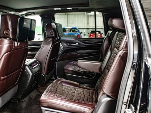 Used 2022 Cadillac Escalade ESV Sport Platinum w/ LPO, ONYX Package image 11