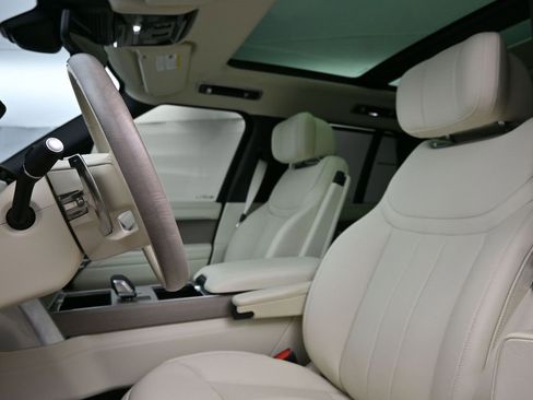 Used 2025 Land Rover Range Rover Autobiography image 5