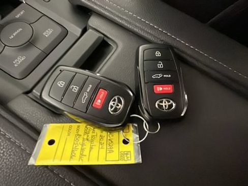 Used 2024 Toyota Grand Highlander AWD image 20