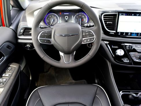 New 2026 Chrysler Pacifica Limited FWD image 22