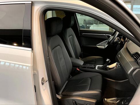 Certified 2023 Audi Q3 2.0T Premium w/ Convenience Package AWD/4WD image 9