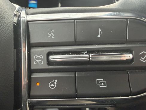 Used 2025 GMC Acadia Elevation image 21