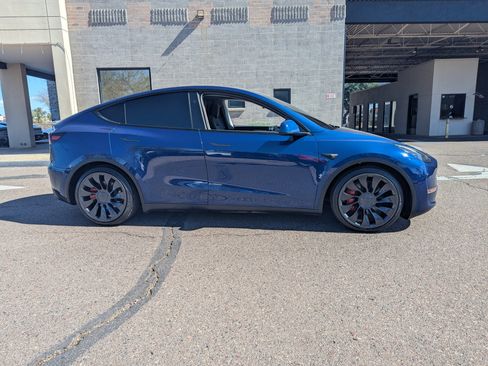 Used 2025 Tesla Model Y Performance image 2