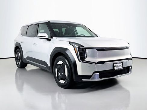 Used 2024 Kia EV9 Light RWD image 3