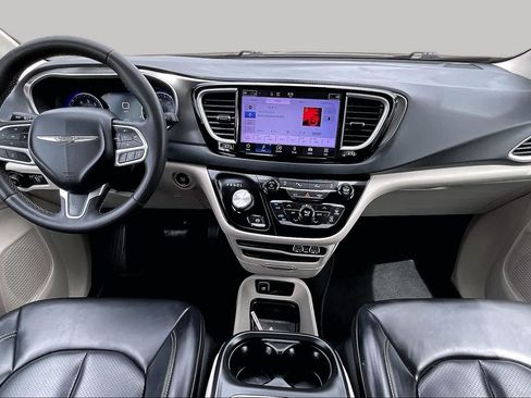 Used 2023 Chrysler Pacifica Touring-L FWD image 14