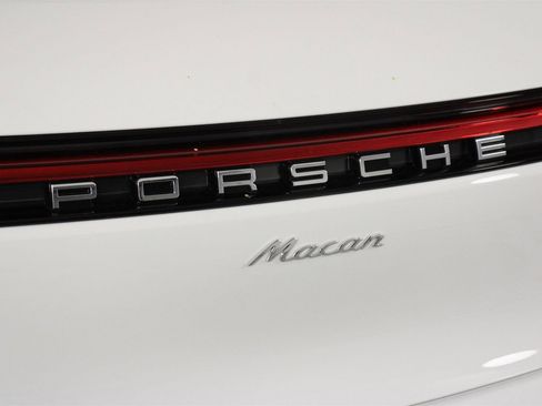 Used 2025 Porsche Macan image 22