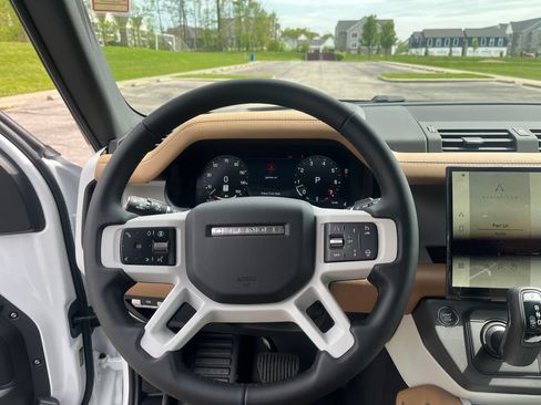 New 2026 Land Rover Defender 130 X-Dynamic SE AWD/4WD image 14