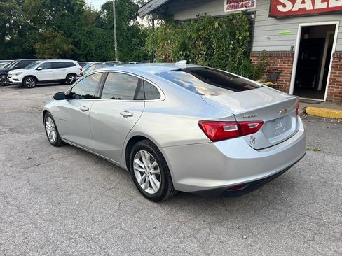 Used 2017 Chevrolet Malibu LT FWD image 3
