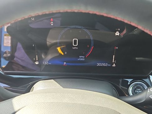 Used 2024 Chevrolet Trax RS w/ Sunroof Package FWD image 29