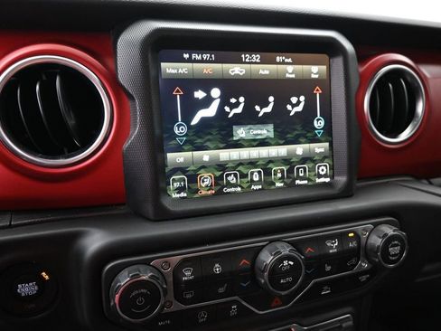 Used 2023 Jeep Gladiator Rubicon w/ LED Lighting Group AWD/4WD image 17